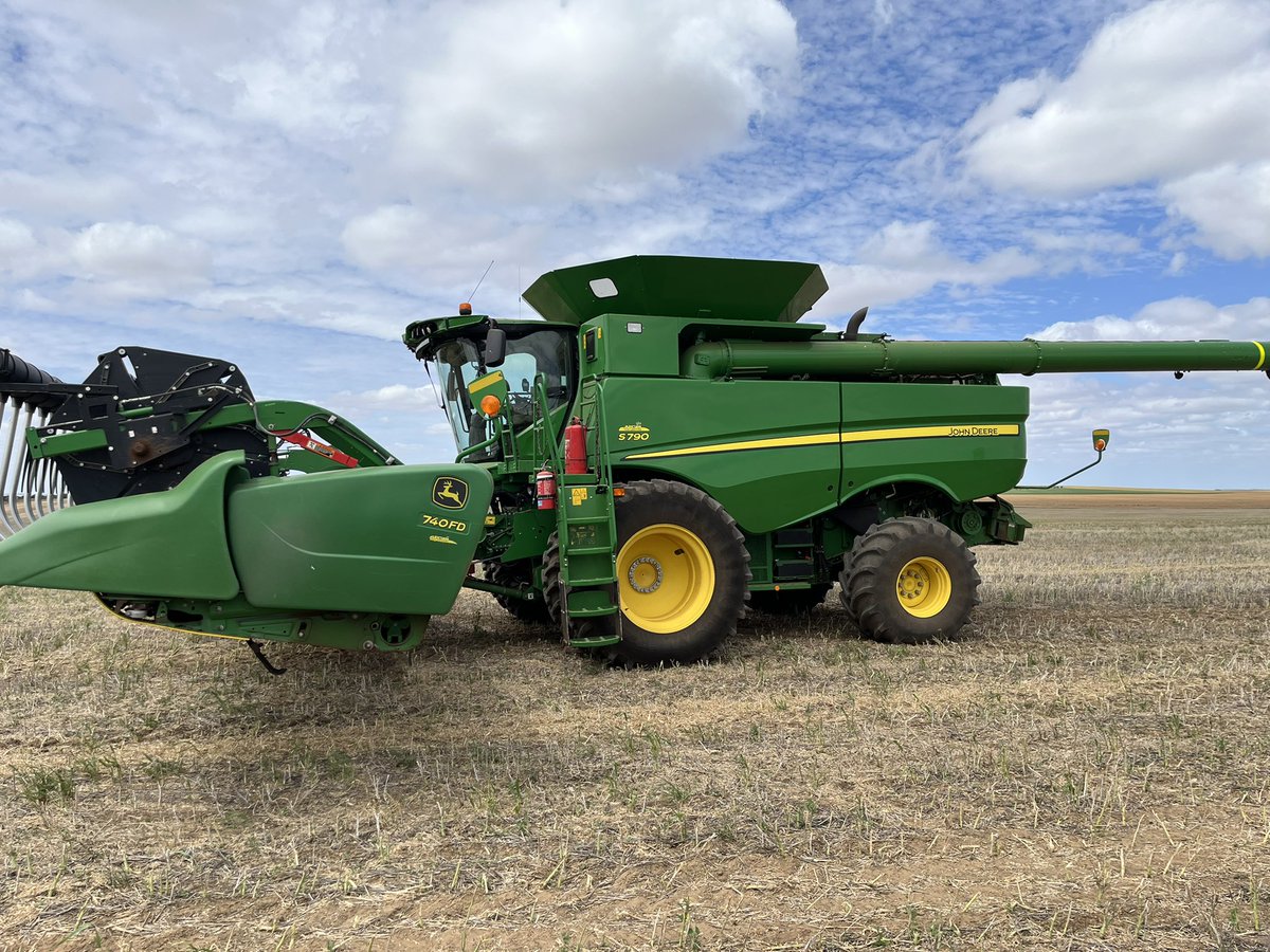 chad_eva's tweet photo. 2019 S790 &amp; 740FD. 1904 eng hrs, 1510 eng hrs gen 4 display fridge auto maintain IHSD 4WD extended auger AWS air bar top auger trailer 2x available $620000 plus gst. https://t.co/pql1kvwNmh