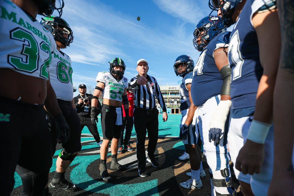 BarstoolMU's tweet photo. 𝙈𝙔𝙍𝙏𝙇𝙀 𝘽𝙀𝘼𝘾𝙃 𝘽𝙊𝙒𝙇 𝘾𝙃𝘼𝙈𝙋𝙄𝙊𝙉𝙎

MARSHALL BEATS UCONN 28-14 https://t.co/Dz1Vz3DX7V