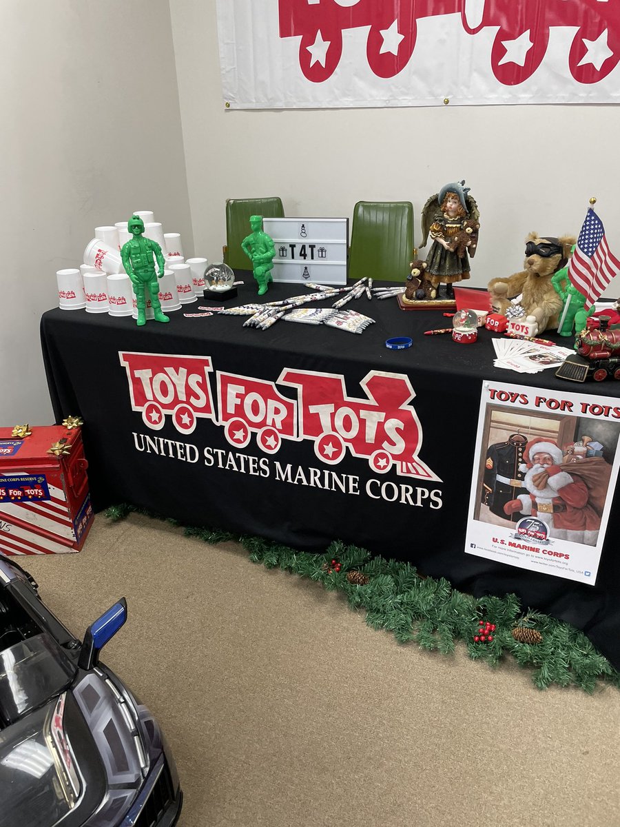 PopeFastpitch's tweet photo. Thank you #PopeNation!
332 toys from Pope have been donated and delivered to @ToysForTots_USA … thank you for your generosity during this holiday season!
#PopeFamily https://t.co/hkYDx8qL4g