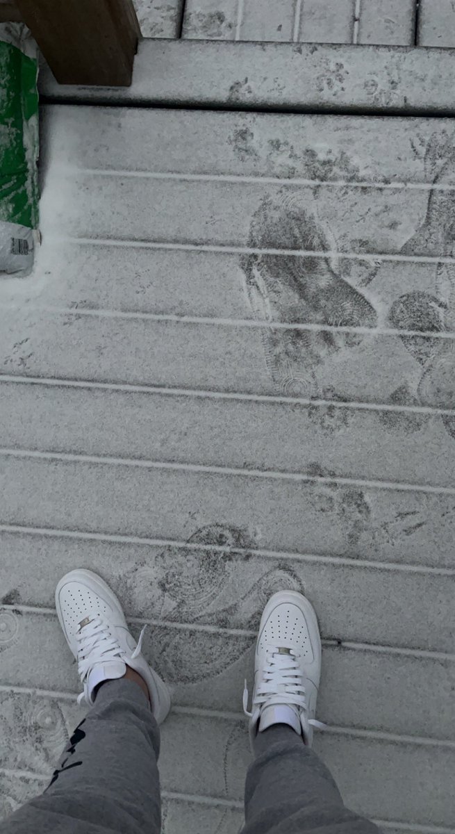 30FFobia's tweet photo. too lazy to go upstairs so im breaking in the new forces shoveling snow #itseems https://t.co/fqUH8DK7kX