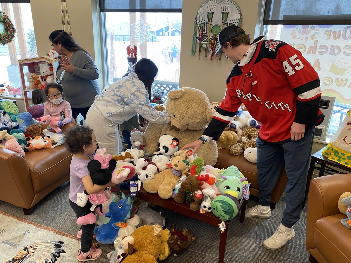 RapidCityRush's tweet photo. Your stuffed animals from Rush Gives Back/Teddy Bear Toss Night made it to Rural America Initiatives!! Lots of happy faces 🥰

[The Moving Guys, LLC | @bhenergy] https://t.co/mKHZbKjAI2