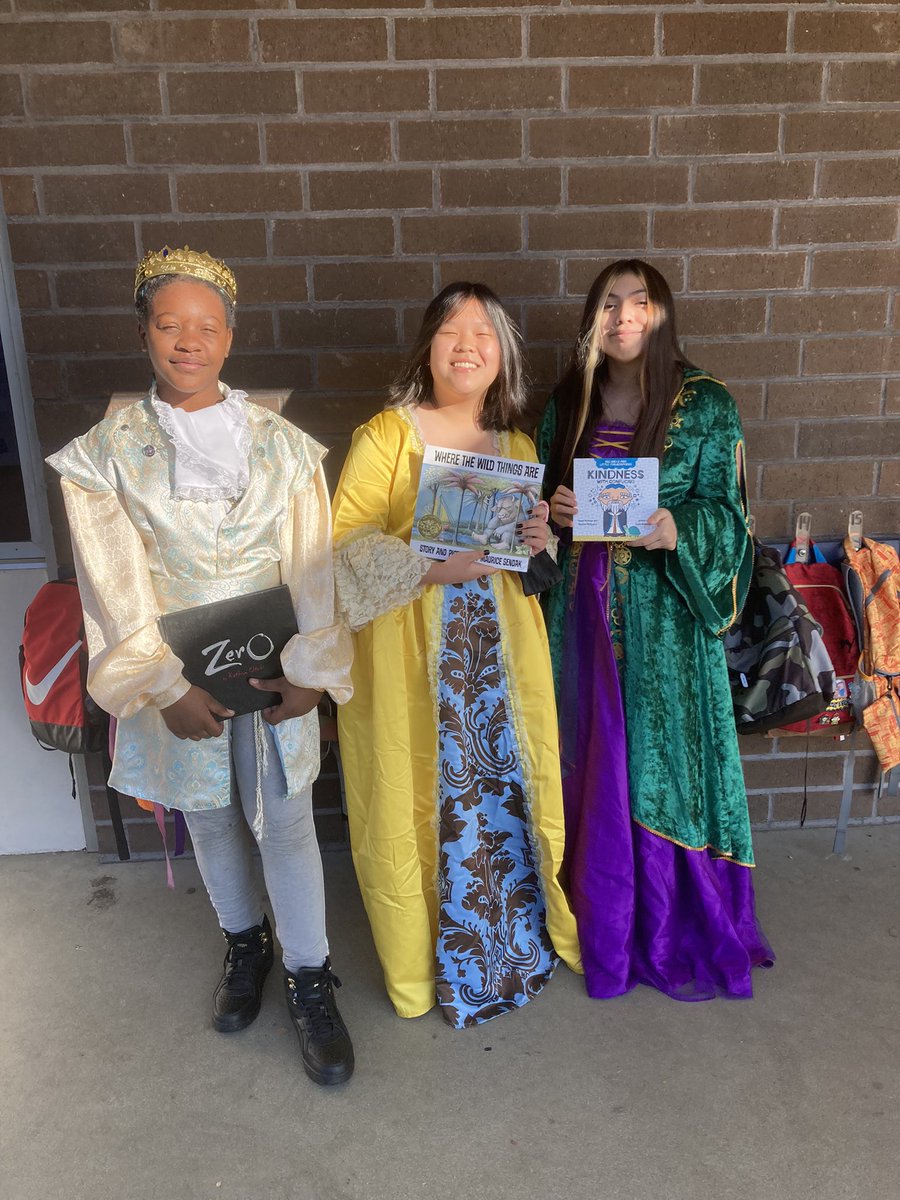 Our drama club performed at Mariposa today for their first graders! They had so much fun!