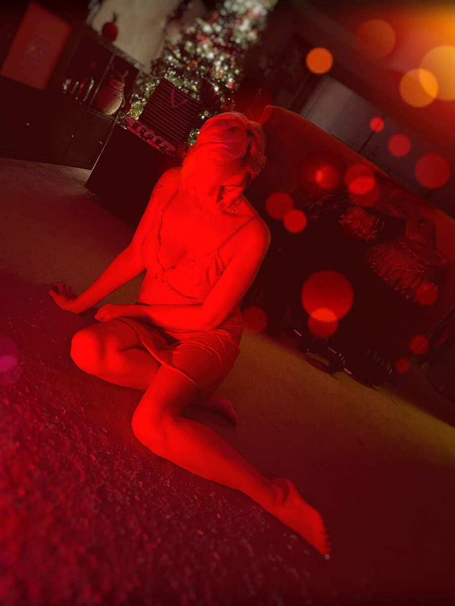 bedhoppersUK's tweet photo. One extra pic for the #RedHotParty we are co-hosting with @SwingDownUnder on 25th February. Thank you everyone for such fabulous pictures today 🔥 https://t.co/rxRKMBIa6U
