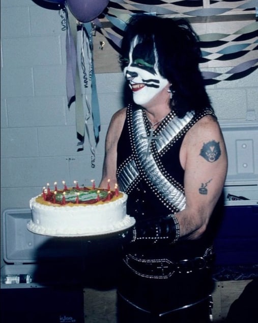 ArmyAlamo's tweet photo. Not sure if anyone has seen this picture before.

Happy 77th Birthday, Peter and Many More👍😎🎅

George Peter John Criscuola, known by his stage name, Peter Criss, was born on December 20, 1945. https://t.co/docthzWpvd