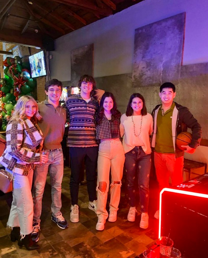 MuckandFuss's tweet photo. One big happy family. ❤️  Thank you to everyone who helped make our company holiday party at Downtown Social a success! 🎉 https://t.co/otKpKYOoXR