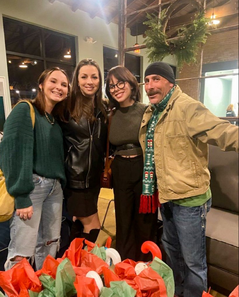 MuckandFuss's tweet photo. One big happy family. ❤️  Thank you to everyone who helped make our company holiday party at Downtown Social a success! 🎉 https://t.co/otKpKYOoXR