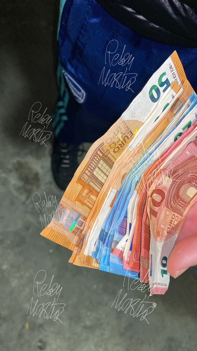 Rebeumaster69's tweet photo. Ce sale clebar rake mais il veux sniffer mes basket ? Zbi Jfais quoi jlui éclate sa gueule avec mes tn ou je lui fais lécher les semelles ? Sale fdp #AlphaMale #alpha vs. #slavegay https://t.co/FYyyFCzHFp