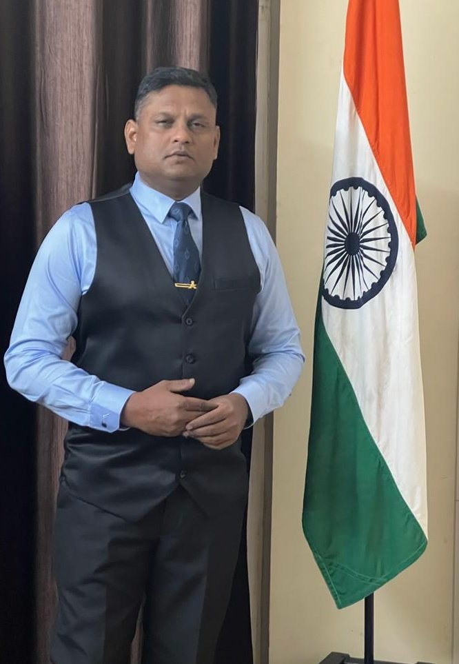 ColAmitkumar's tweet photo. We must have a Tricolour in our residences &amp; begin the day with National Anthem.
Certain things get imbibed by following &amp; I was lucky enough 2be born into a family of Freedom Fighters. Proud to serve in Armed Forces, which further ensures it"s presence during my final departure. https://t.co/2fQl8FB1Ne
