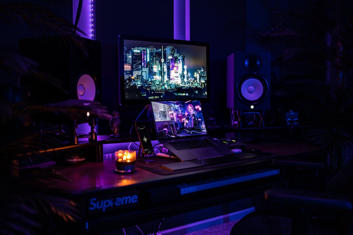 Vaurah's tweet photo. Mixing and mastering my next release, Enantiodromia - EP, this week for release in January.
3 beautiful tracks that I genuinely look forward to you hearing. Including one track with a stellar vocal feature! https://t.co/ZbHtTr7Aca