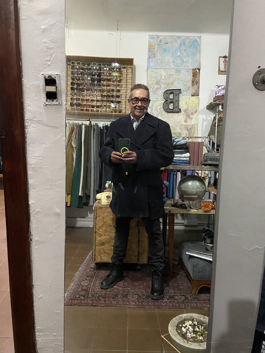 MemomixA's tweet photo. De visita en La Perla Records https://t.co/B4VkgiWsvZ