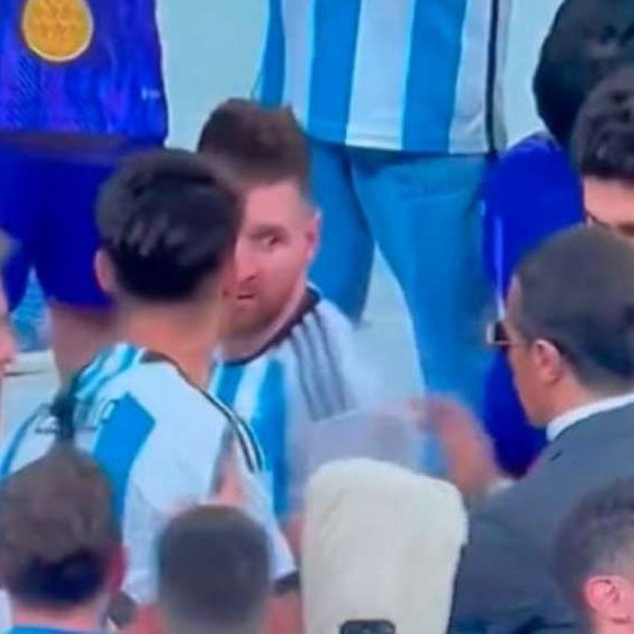 sedividenen's tweet photo. Messi con Salt Bae / Messi con la cocinera de las milanesas napolitanas de toda la selección. https://t.co/RL8WkTyn7f
