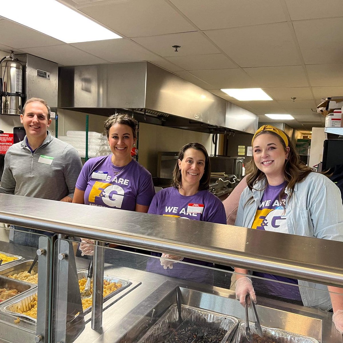fg_life's tweet photo. Team members from the Human Capital &amp; Brand and Marketing teams volunteered their time serving brunch and making holiday cards at the @desmoinesymca Supportive Housing Campus where staff provide hope, dignity and support. Our team members are always ready to make a difference! https://t.co/KAaL2cml75