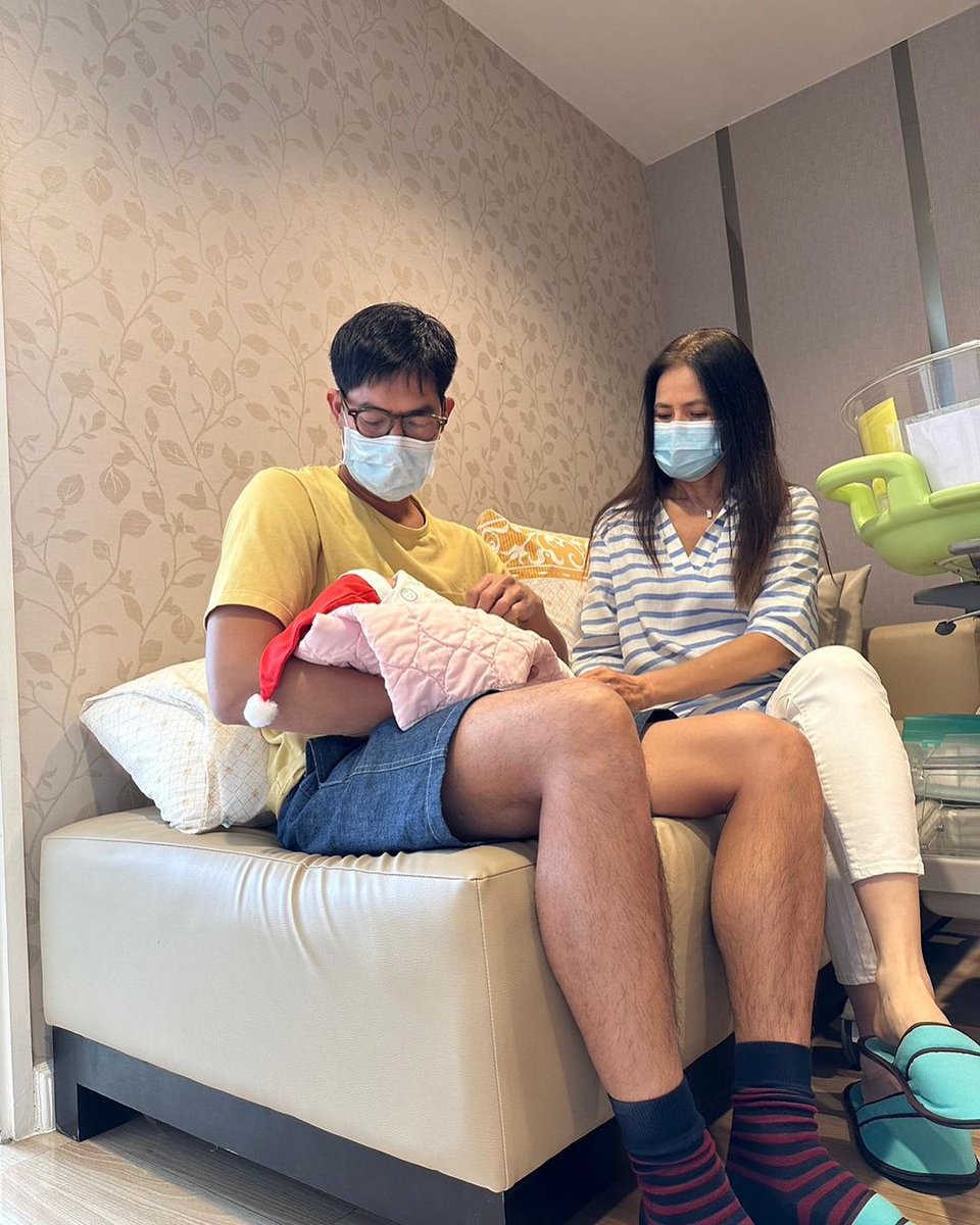 ffonnamfon's tweet photo. ป๊าโดนคุณย่าดุแน่ 😂 #เวียร์ศุกลวัฒน์ https://t.co/qrW7VpfYoJ