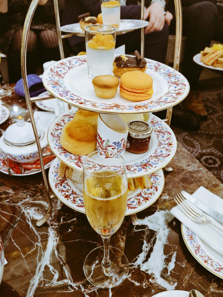 Christmas afternoon tea with the best team! 🌲❄️☃️