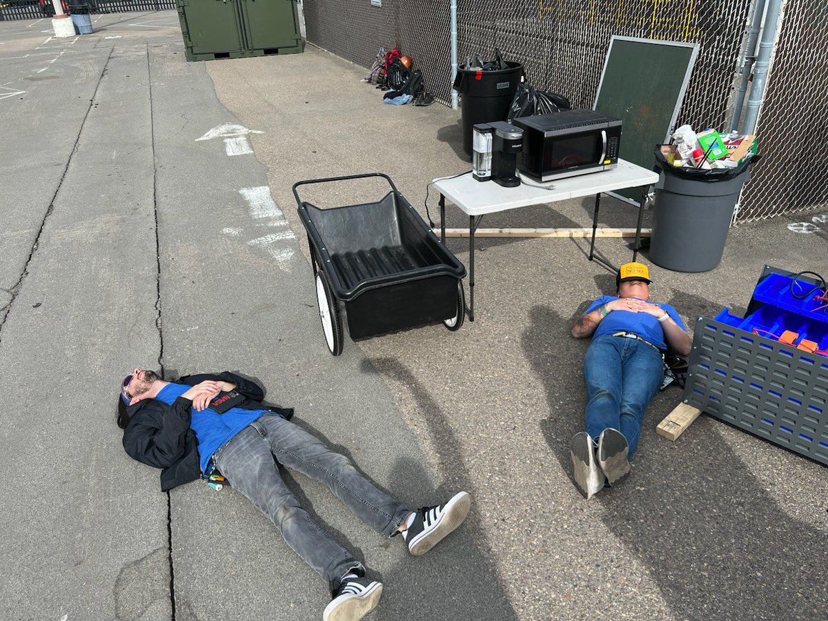 TaylorHose's tweet photo. After many 12+ hour days in the 40 degree weather, Orion is finally on its way home. This was after everything was finished and ready to ship back. The previous day I spent 11 hours in a JLG bucket, so laying on the ground felt absolutely amazing. https://t.co/zTM7SqVFJA