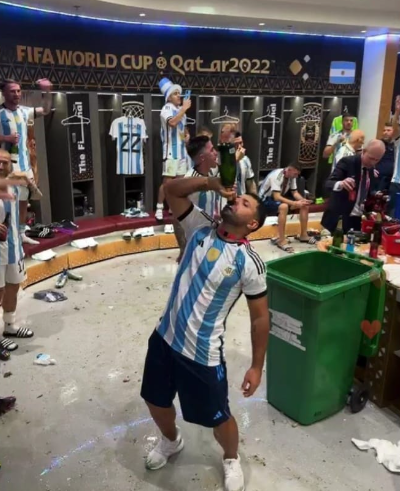 Mi mamá: No vayas a empezar a
tomar temprano
Yo el 24 a las cinco de la tarde: