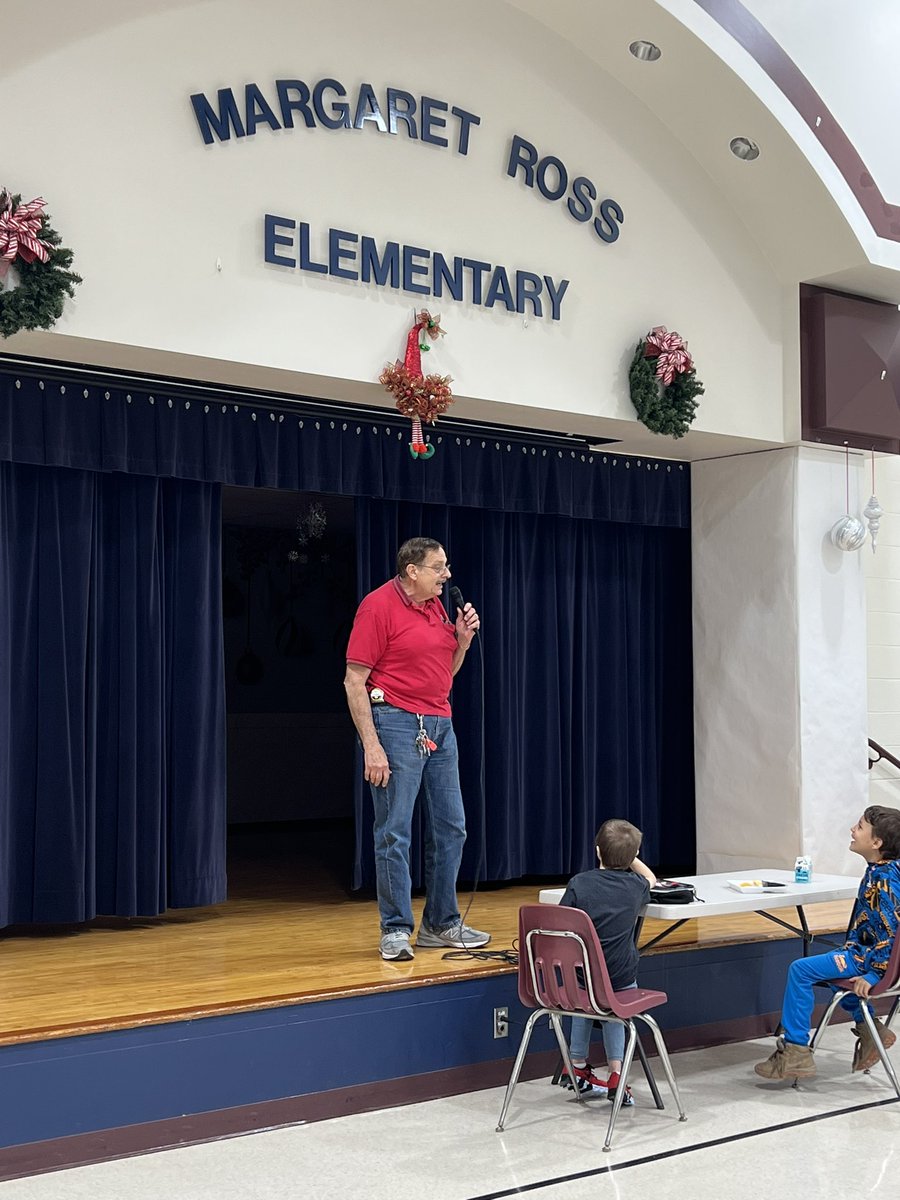 DonnaSteff's tweet photo. Mr. Gino returned to @MRElem today and I’ve never seen the kids so HAPPY! #VikingPRIDE #dominicthedonkey https://t.co/EliCegEenh
