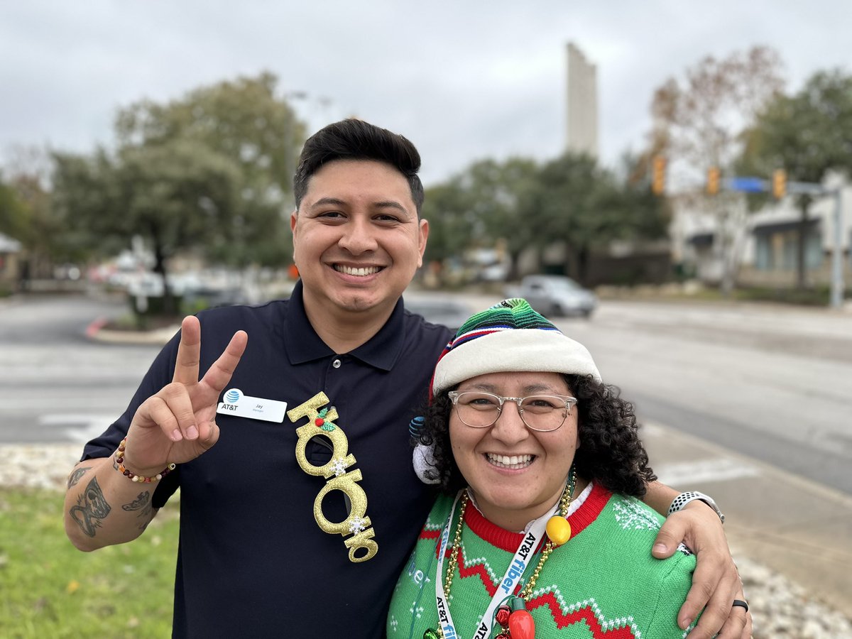 JayfromATT's tweet photo. Had an AWESOME VISIT FROM SANTA TODAY! @jessermontez @CarrizalesJudy @JoseTrevino2207 @HunterAtATT @PawelATTmobile @Joules_STX @LifeAtATT @STXspeaks https://t.co/lENk2KuEvM