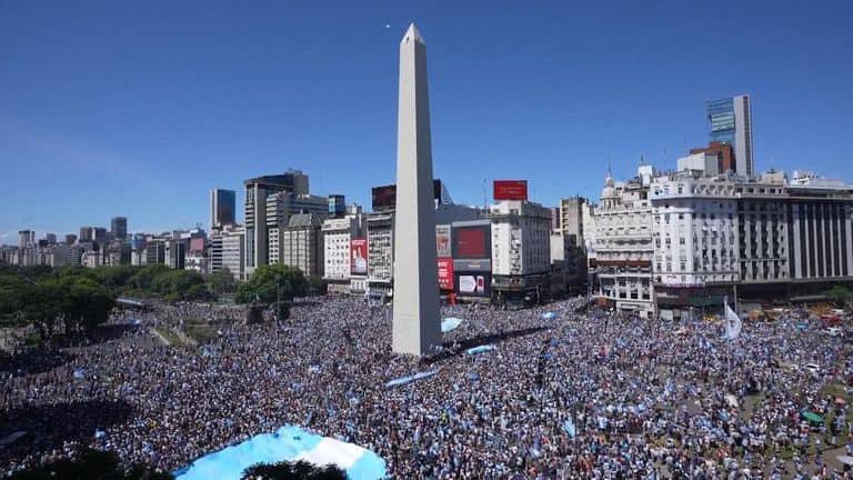 TamiD92's tweet photo. @WUTangKids It’s real. Here’s a still shot from my friend’s hotel at that time 👍 https://t.co/CF5frjyWQw