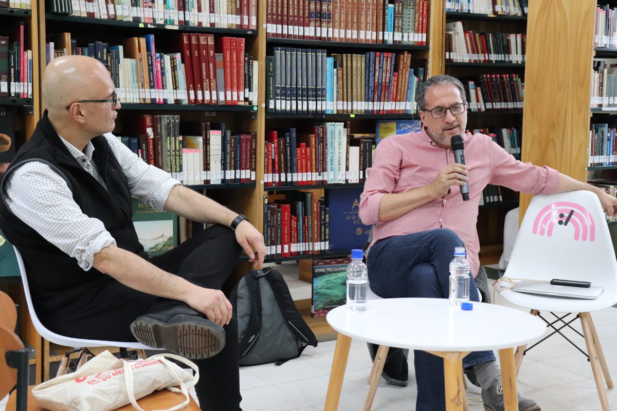 culturaquito's tweet photo. Cómo parte de la #FILQ2022 se presentó el libro "Veinte viajes" del escritor colombiano Juan David Correa. El autor dialogó con Juan Martin Cueva, secretario de Cultura del Municipio de Quito, quién brindó una introducción y  comentarios sobre la obra. https://t.co/26bq99KxCR