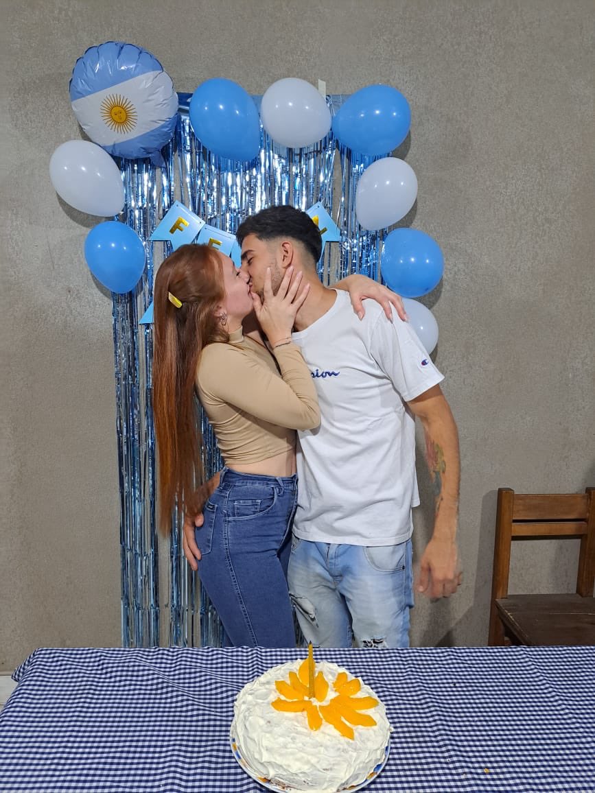 Isassa_uriel17's tweet photo. Gracias a los que me saludaron por mi cumpleaños y los que estuvieron, pero muchas mas gracias que a nadie se las tengo que dar a ella,  a pesar de todo de mis malas caras o cuando mal estoy es la unica que esta para todo sin esperar nada a cambio y eso no se consigue facil T AMO https://t.co/680YYgnKix