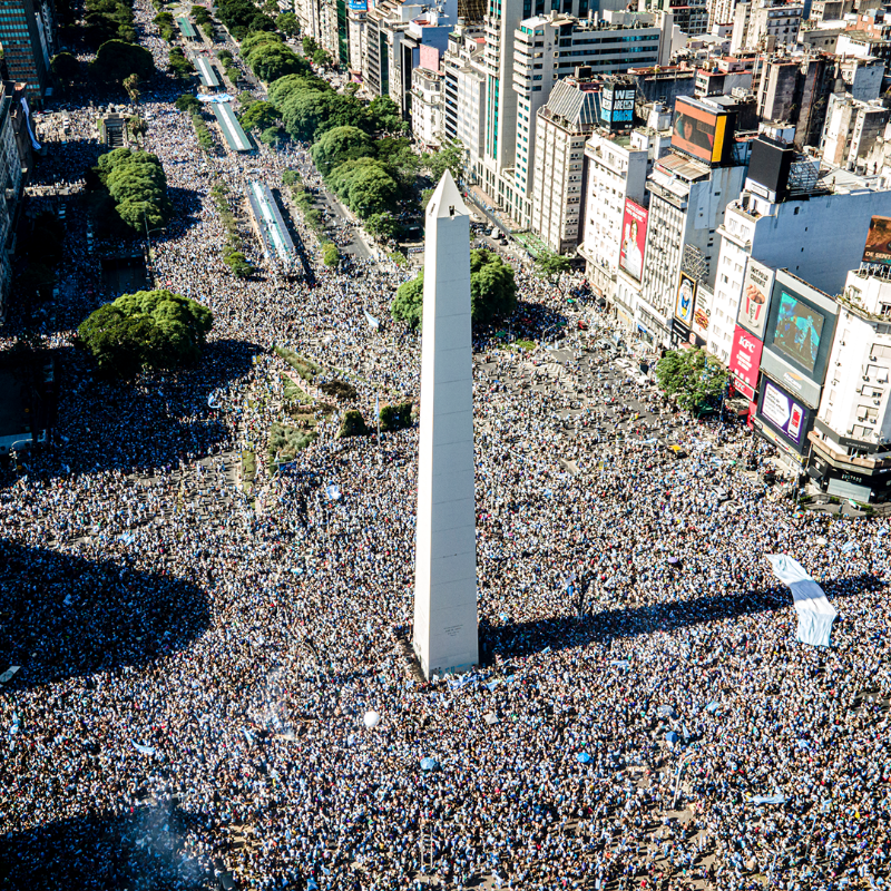 FIFAWorldCup's tweet photo. Incredible scenes from the capital 🇦🇷

#FIFAWorldCup #Qatar2022