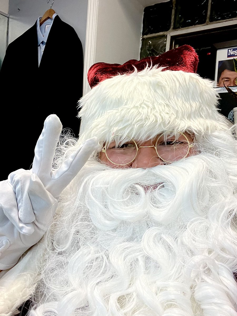🎅🏼 A State Representative by day and a Santa Claus by night! This week is gonna be all about the hood's favorite Santa Claus!