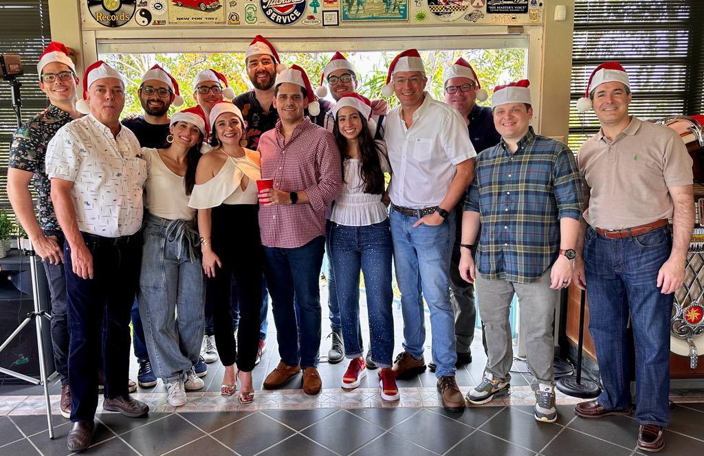 Merry christmas from our Uro family to yours! 🎅🏻🎄#upruro #UroSoMe