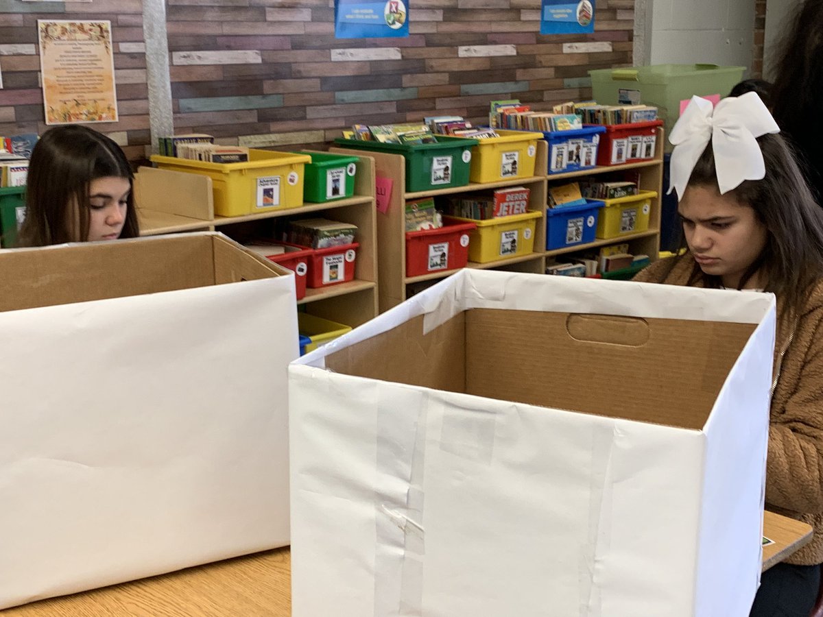 TManganelliKPSD's tweet photo. 7th graders finishing up their Community Partnerships team projects before the break. Excellent teamwork today! 👍🏻 #teamtakis #reusablebagdrive @KeyportSchools @KeyportCentral https://t.co/d0QxJjHjE2