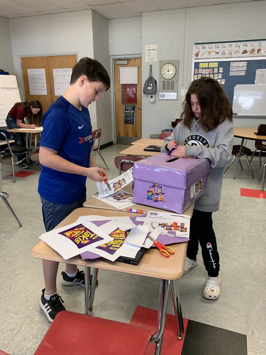 TManganelliKPSD's tweet photo. 7th graders finishing up their Community Partnerships team projects before the break. Excellent teamwork today! 👍🏻 #teamtakis #reusablebagdrive @KeyportSchools @KeyportCentral https://t.co/d0QxJjHjE2