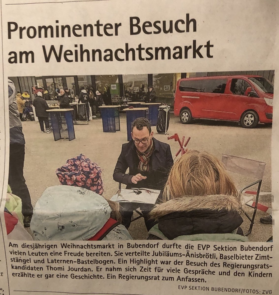 EVP_BL's tweet photo. .@thomijourdan liebt den #Austausch mit Gross & Klein/ Jung & Alt. Hier #AusLeidenschaftFürMenschUndUmwelt am #Weihnachtsmarkt #Bubendorf https://t.co/hAz3QMulRh