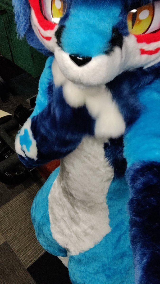 taigenfolf's tweet photo. Selfies are difficult https://t.co/PLhVvPmaUh