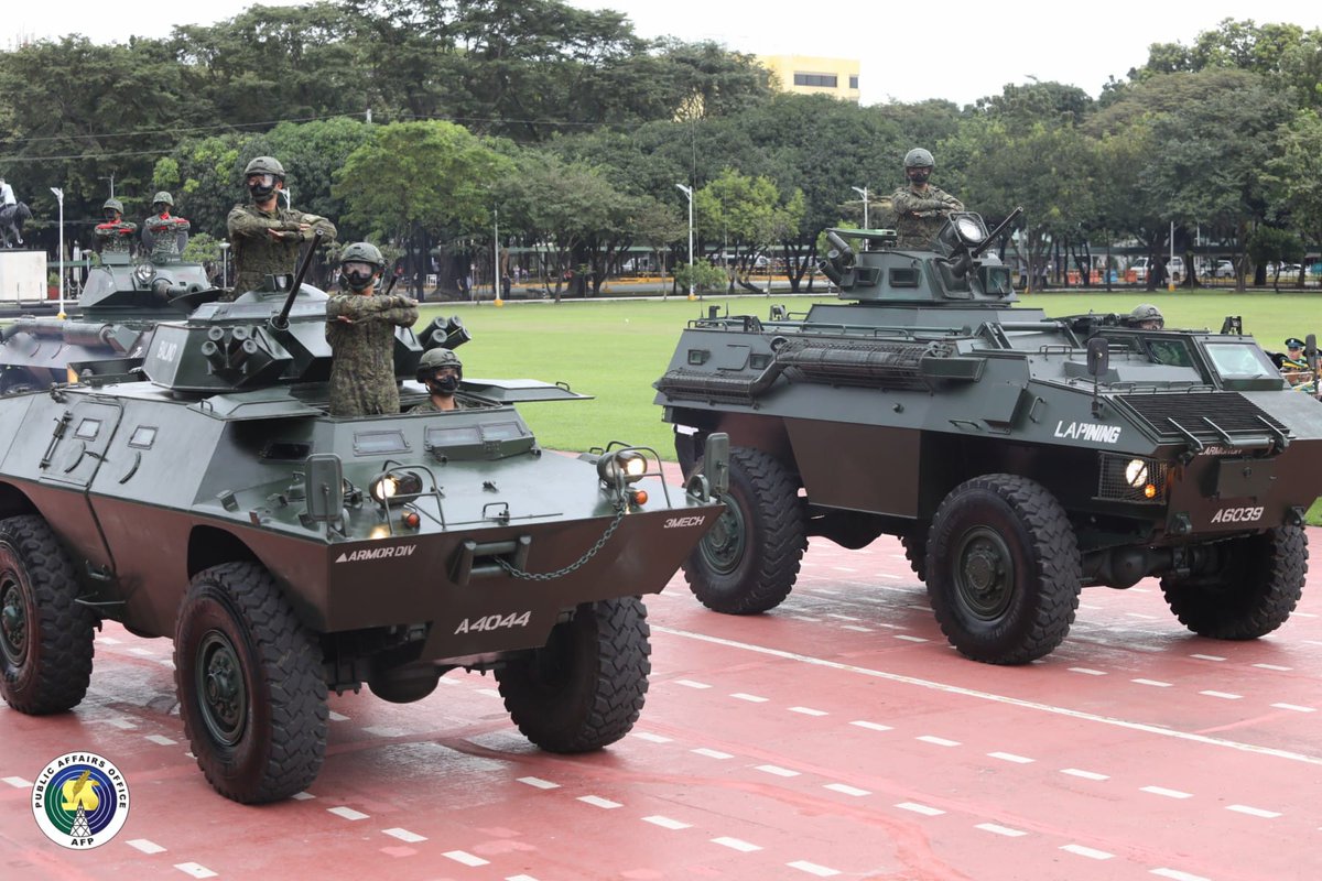 TeamAFP's tweet photo. The President and Commander in Chief His Excellency Ferdinand R. Marcos Jr leads the 87th founding anniversary rites of the AFP on Monday, December 19 at the Lapu-Lapu Grandstand.
Read: https://t.co/ZAP6pm1lwD
#AFPyoucanTRUST
#AFPat87 https://t.co/bWSjvGjNDb