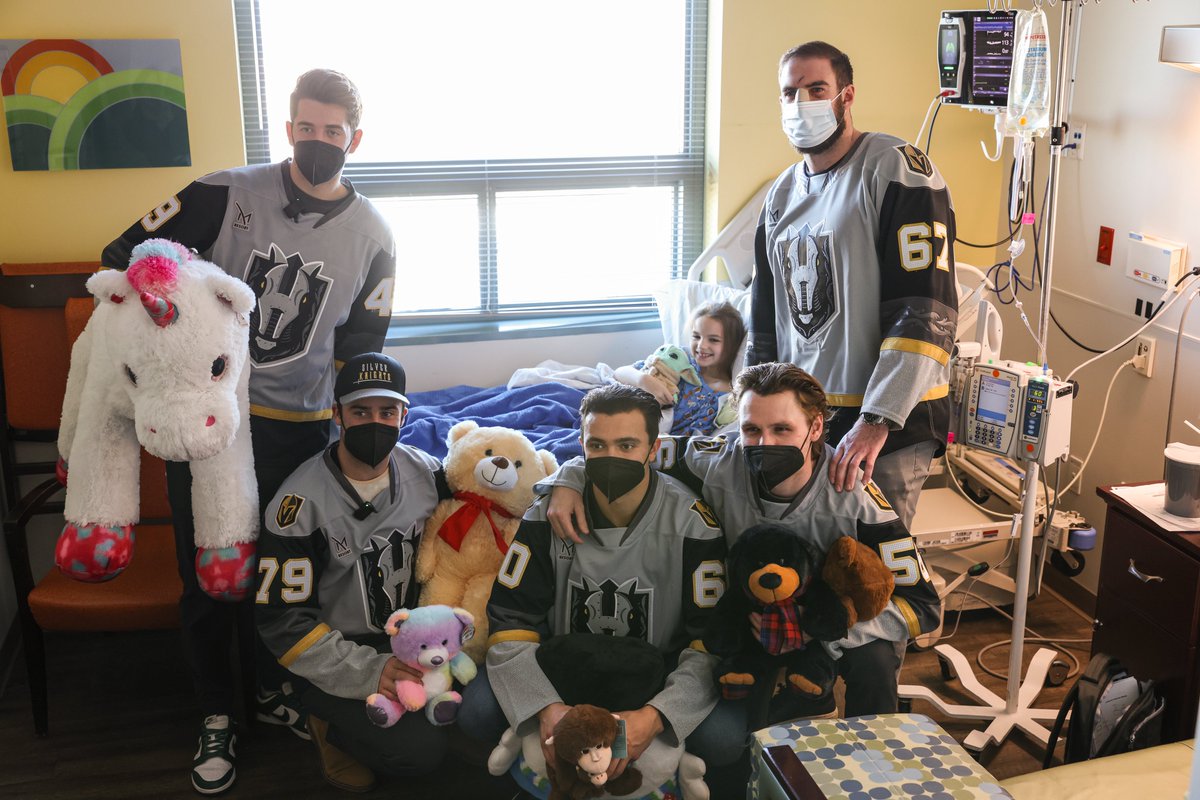 HSKnights's tweet image. We were honored to have our players drop off some donations from this year’s Lucky Launch to pediatric patients receiving treatment at Summerlin Hospital. 🎁🧸

#HomeMeansHenderson | @ValleyHealthLV