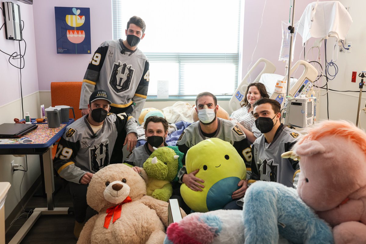 HSKnights's tweet image. We were honored to have our players drop off some donations from this year’s Lucky Launch to pediatric patients receiving treatment at Summerlin Hospital. 🎁🧸

#HomeMeansHenderson | @ValleyHealthLV