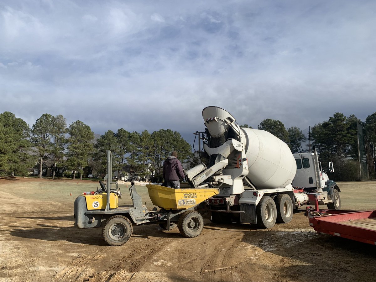 fdccagronomy's tweet photo. Signet Golf Associates has been killing it this past week. We can’t wait to see the final product. The concrete process began today with 3 trucks—totaling 27 cubic yards of capillary concrete. Concrete will continue throughout the week, weather depending. https://t.co/qPqtT8gniQ