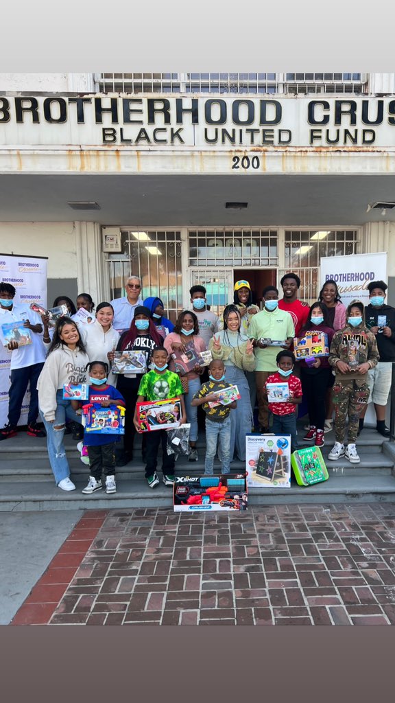 Today we had the opportunity to speak with the youth and provide them with some holiday toys! Thank you to everyone who donated at Black on the Block and to <a href="/LaLaMilan/">The LaLa Milan✨</a> and <a href="/907agency/">907 Agency</a> for choosing to partner with us for your Toy Drive! ✨