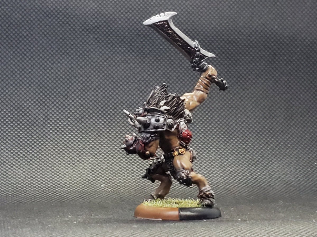 empryme's tweet photo. Not really sure I shared any of my #Minion (now #Mercenary) models previously; though no one has corrected me yet. So for #MiniatureMonday I present: Maximus. He is a #Farrow who wields a dread Fellblade ala the #Doomreavers. He looks amazing in MK IV.
#P3Painter
@privateerpress https://t.co/RYztfGwASn