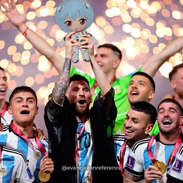 nervcentral's tweet photo. Agora sim Lionel messi erguendo a chikita agora está completa a imagem https://t.co/bWA9441M9m
