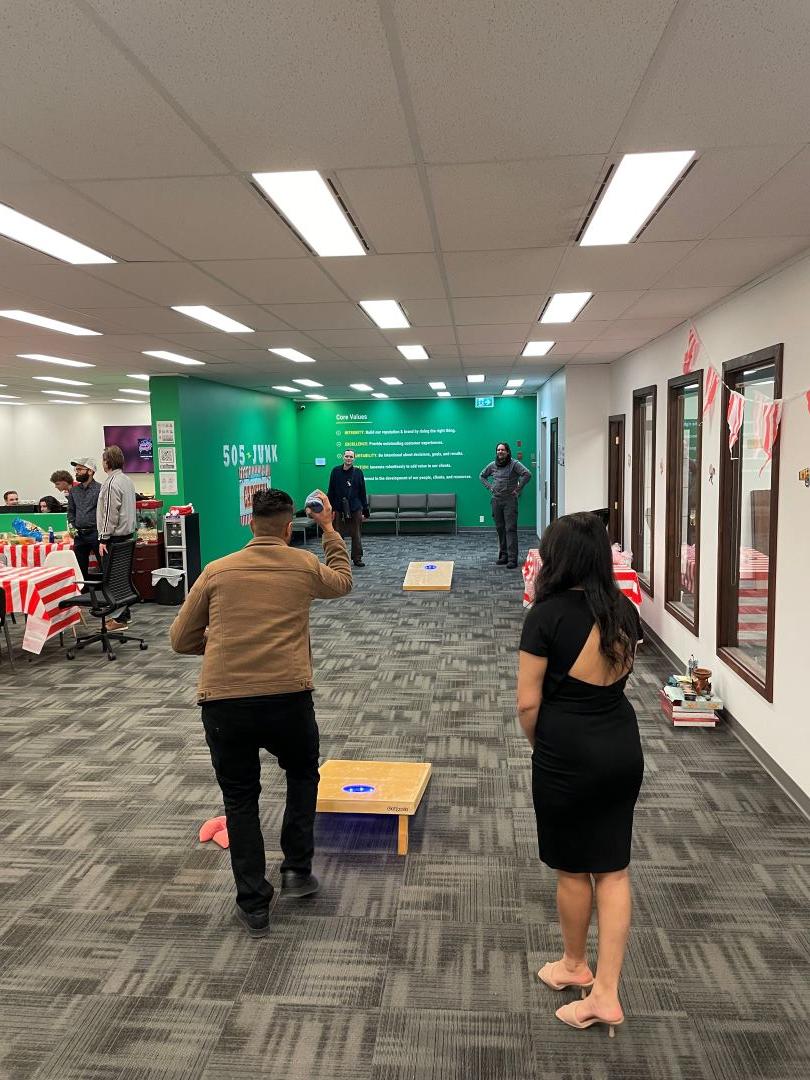 505Junk's tweet photo. Nothing's better than popcorn, cotton candy, and fun games! We had a blast this weekend at our Holiday Carnival 🎪

#505junk #team https://t.co/zmZshP6RDV