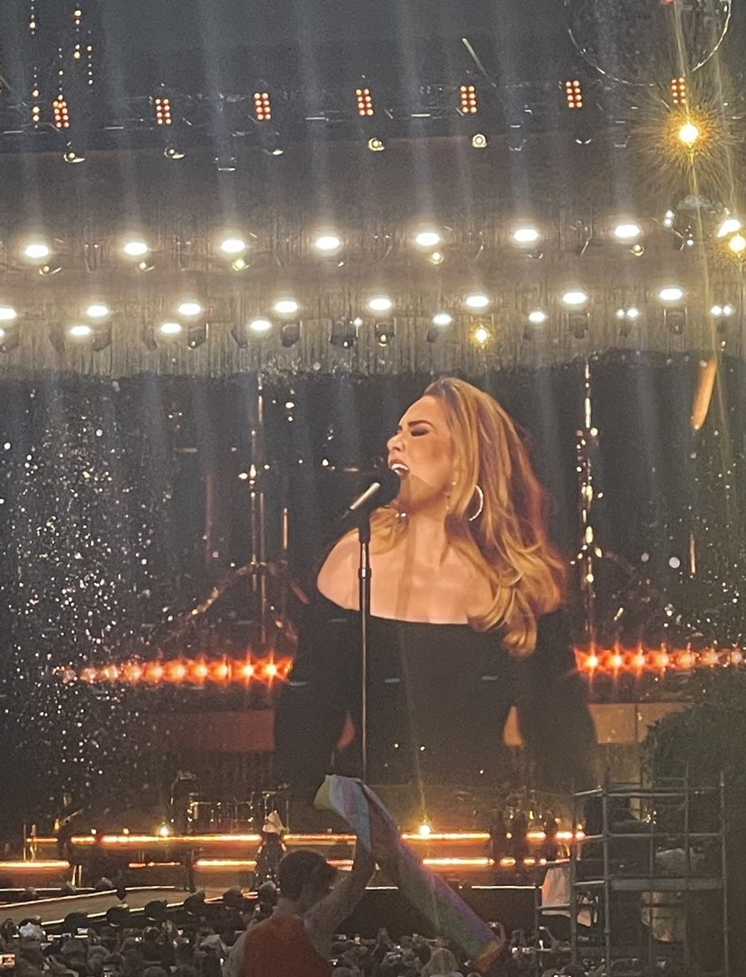 isla 🪐 tweet media