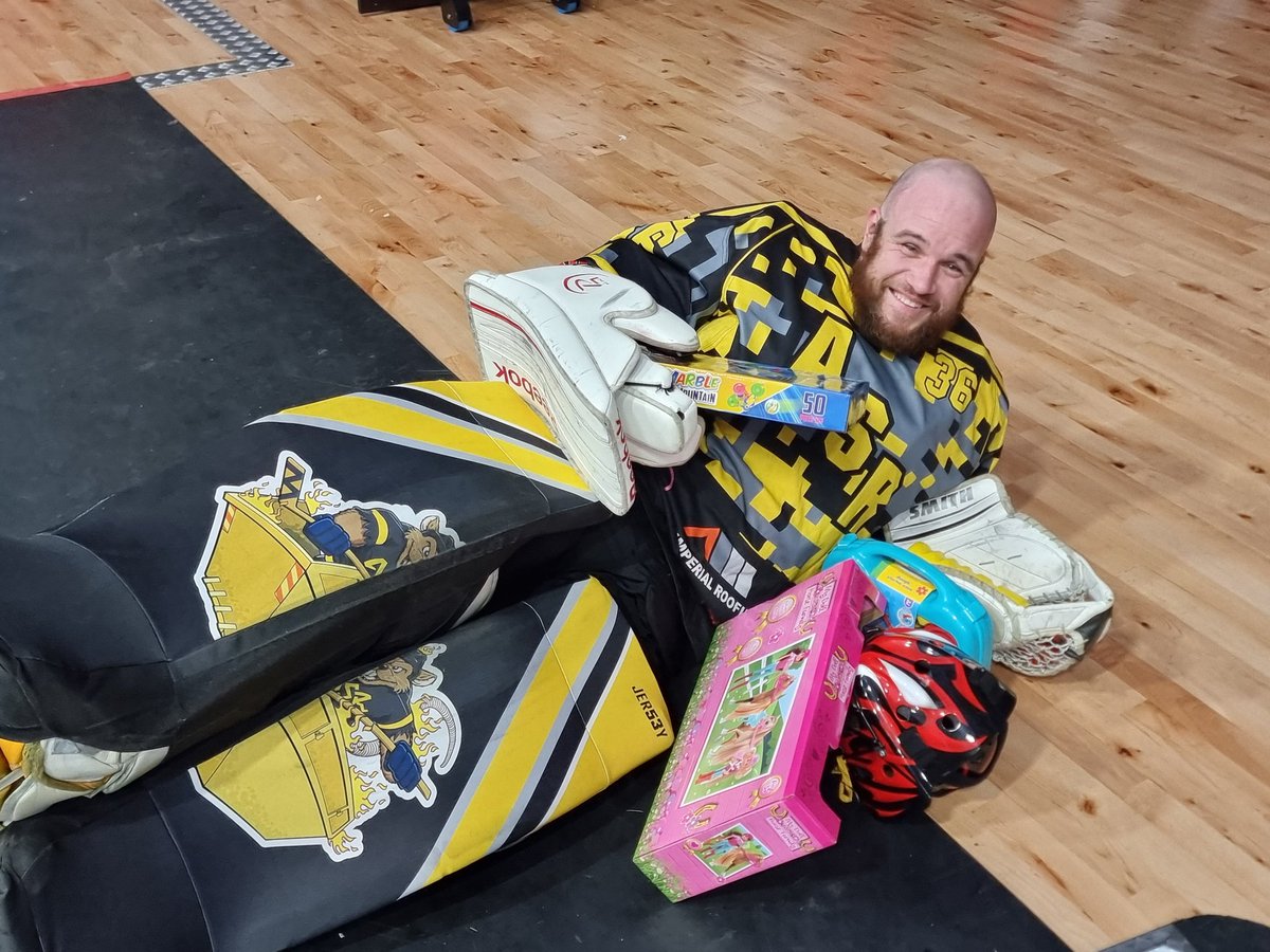 CardiffThunder's tweet photo. Great way to end the year with the Annual Charity Christmas Cup and the coming together of Thunder &amp; @SkipratsBHC

Congrats to Scrooges (Pic 3) on winning the final 1-0 vs The Snowmen

Entry fee above hall rent going to Charity along with donation of new toys to @ToyboxProjectUK https://t.co/zFPfhcfXjx
