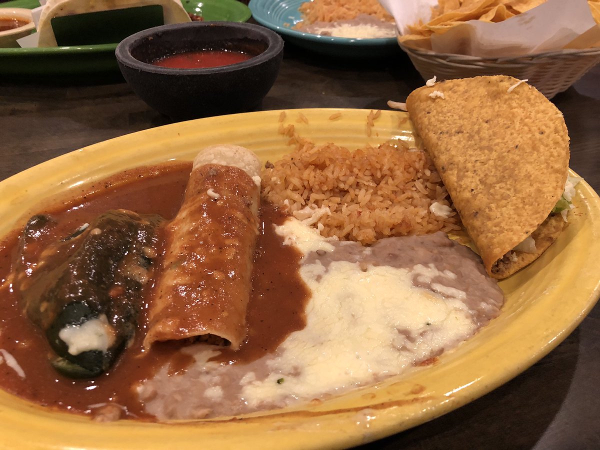 sheepieniagara's tweet photo. Go get your La Galera fix before they close for the holidays (they go on break until January 9th or so). #LiveNF https://t.co/mNEWGxrVHo