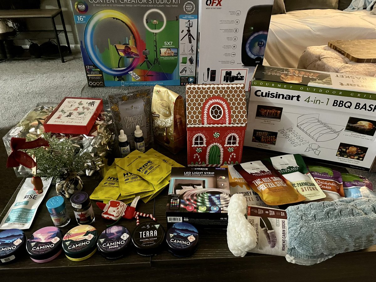 Xmas shopping ✅ done! Now to wrap it all 😅#Mmemberville #StonerFam #WeedLover