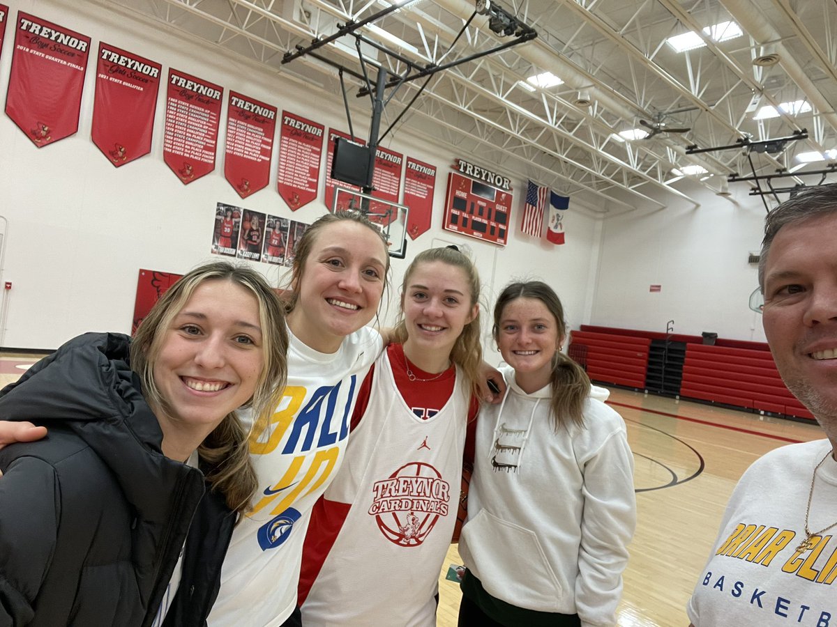 It’s great having the “kids” home for Christmas! These former Cardinals provided <a href="/TreynorNation/">Treynor Nation</a> with a lot of W’s on the court but listening to them now - they are providing a lot of W’s in the real world!!! <a href="/MandyStogdill/">mandy stogdill</a> <a href="/konnorsudmann/">• Ko •</a> <a href="/Madelyn1331/">Madelyn Deitchler</a> <a href="/toricastle_2/">Tori Castle</a>