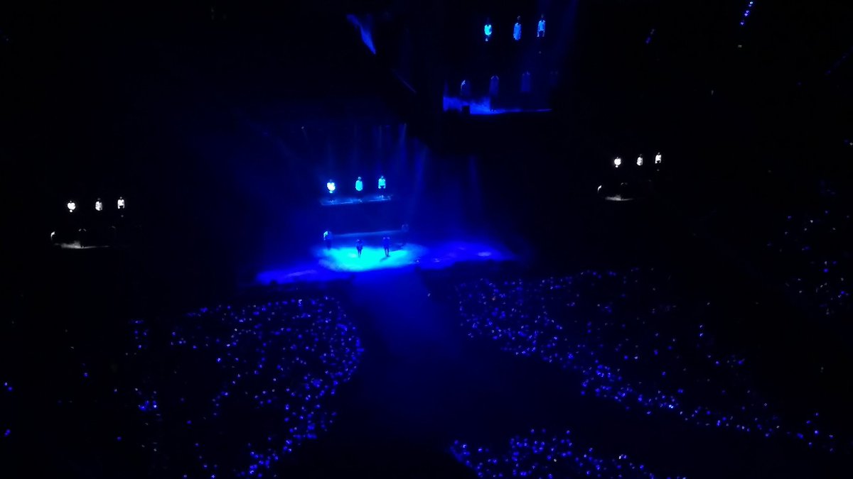 Wangluluu's tweet photo. Evidencia de que Super Junior si llena la Arena CDMX. Estas fotos fueron tomadas en el Super Show 7, el cual hizo sold out.

#RicardoSalinas traiga a #SUJUenlaArenaCDMX y vendan los boletos por #SuperBoletos.
#SUPERJUNIOR #SuperJuniorEnlaArenaCDMX #SuperJuniorEnMexico #SUPERSHOW9 https://t.co/d4biOESkOi