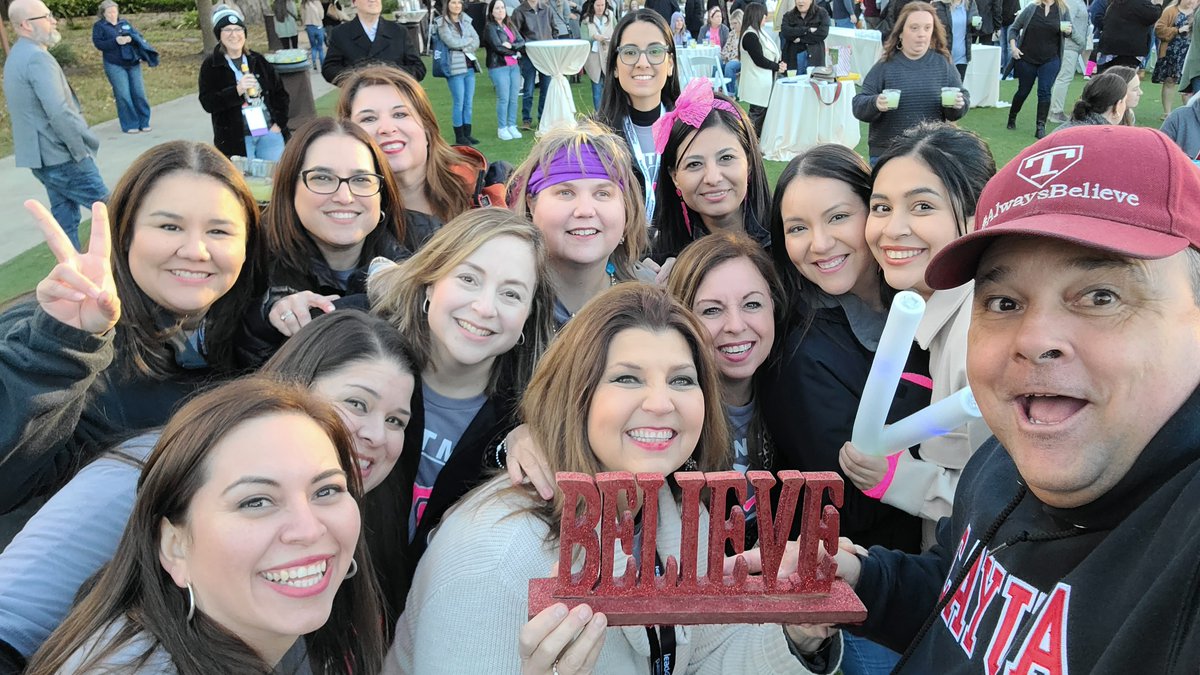 Toups_J's tweet image. A1 On 11.30.22 I was part of the @lead4ward #think2022 conference. I was able to connect with over 1000 educators from over 100 TX school districts. The theme of the conference was BELIEVE and the #AlwaysBelieve theme that I use to impact my kids spread! #rethink_learning