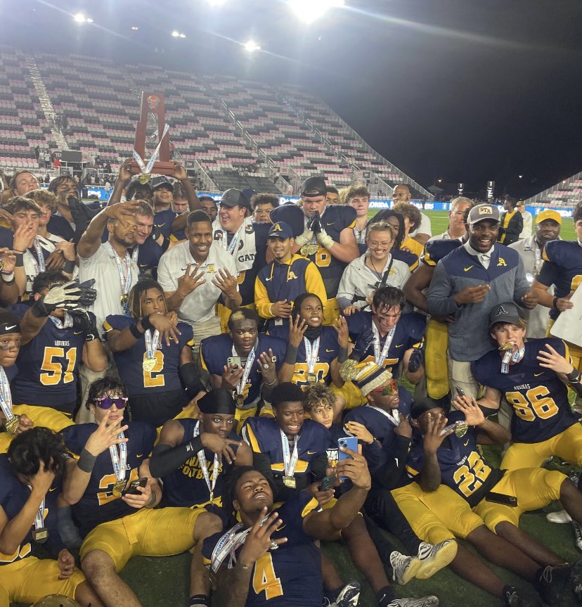 EugeneBethea1's tweet photo. WINNING never gets old! Extremely thankful to be apart of two STAte championship teams. This team was extremely special. Thank you to all the seniors. #YouGoWeGo #ChurchGang https://t.co/jSGl3CvBbG