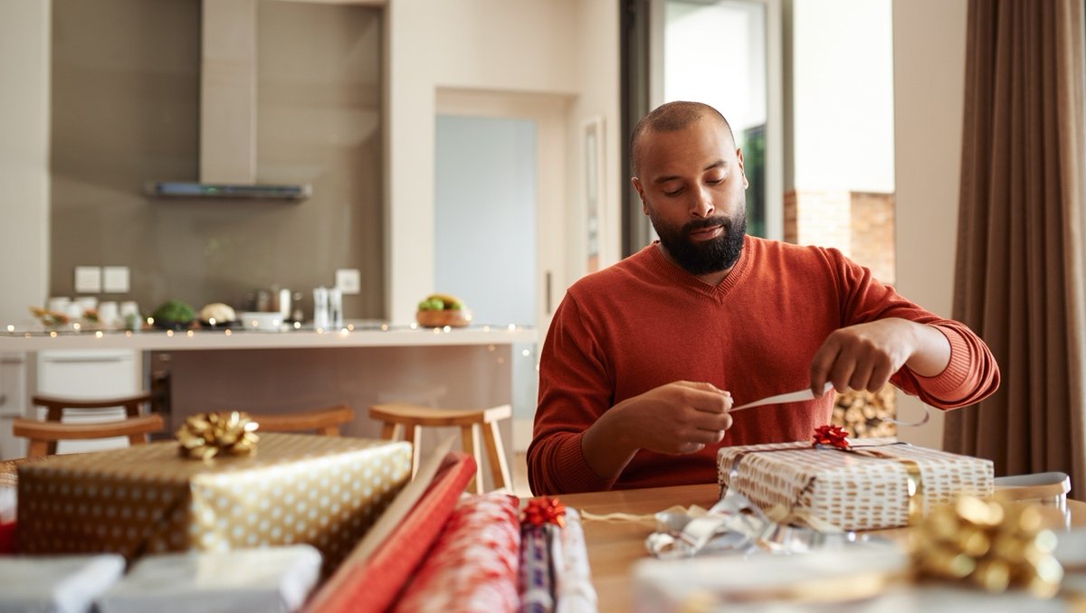 takeaDailybreak's tweet photo. Can We Guess What Kind of Present Wrapper You Are? https://t.co/5Z7gKHV4Ab

#christmas #holidays #theholidays #merrychristmas #gifts #presents #holidaygifting #holidaygifts #wrapping #wrappingpaper #bows #ribbons #wrappingstyle #merryandbright #seasonsgreetings https://t.co/d8kVp2FjKQ