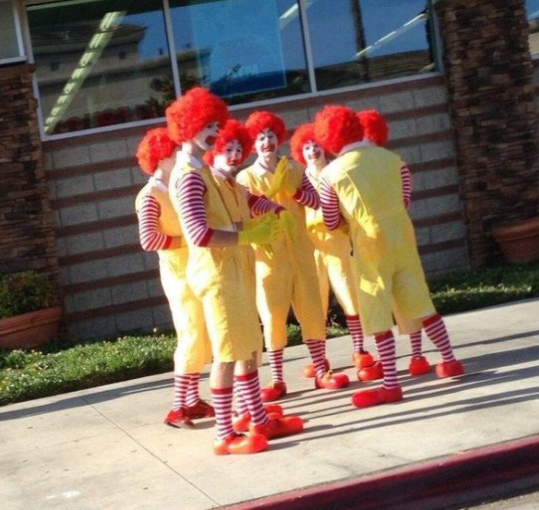 Todos hablando que planes vamos hacer mañana mientras el tobogán de piojos de Perotti dice que Santa Fe no se adhiere al Feriado Nacional